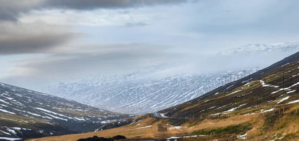 Estrada Vista Para Montanha Durante Viagem Automóvel Islândia Espetacular Paisagem — Fotografia de Stock
