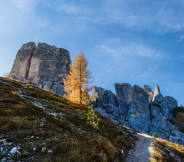Ηλιόλουστη Φθινοπωρινή Αλπική Dolomites Βραχώδη Ορεινή Σκηνή Σουδάν Ιταλία Cinque Εικόνα Αρχείου