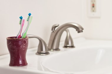 İki diş fırçaları