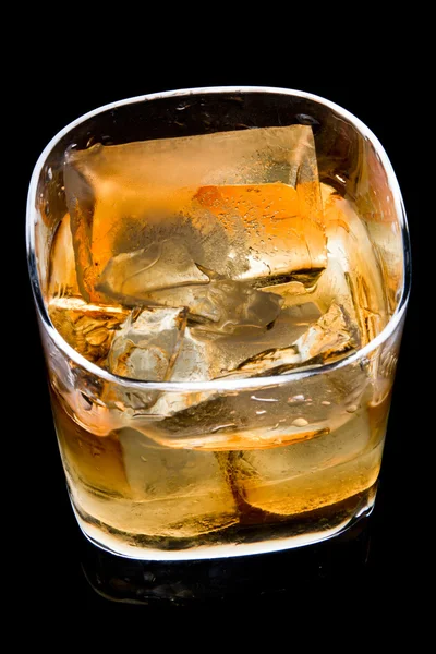 Whisky sobre hielo — Foto de Stock