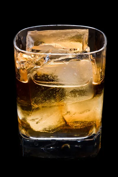Whisky sobre hielo — Foto de Stock