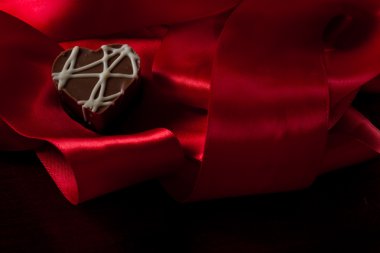 Fındıklı çikolata şekerleme bit ile