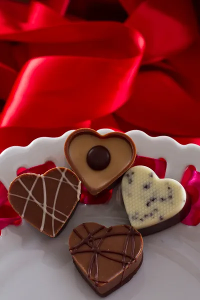 Arrangement of heart shaped chocolates — Stock Photo, Image