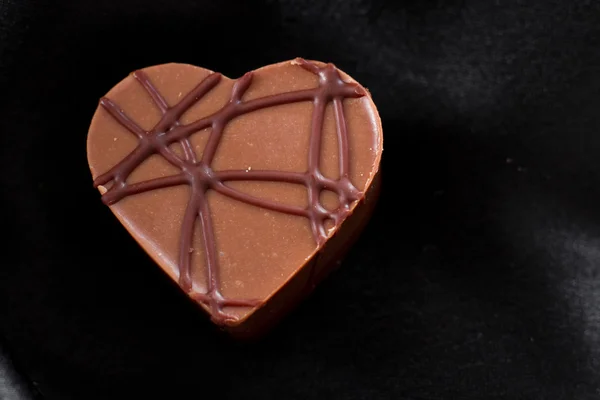 Chocolate en forma de corazón crema de almendras — Foto de Stock