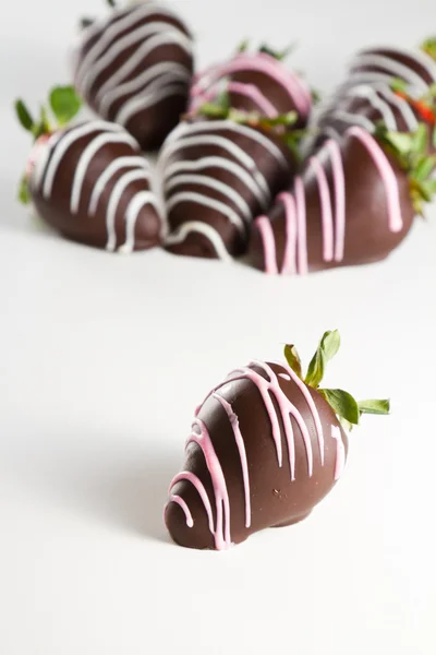 Met chocolade bedekte aardbeien — Stockfoto