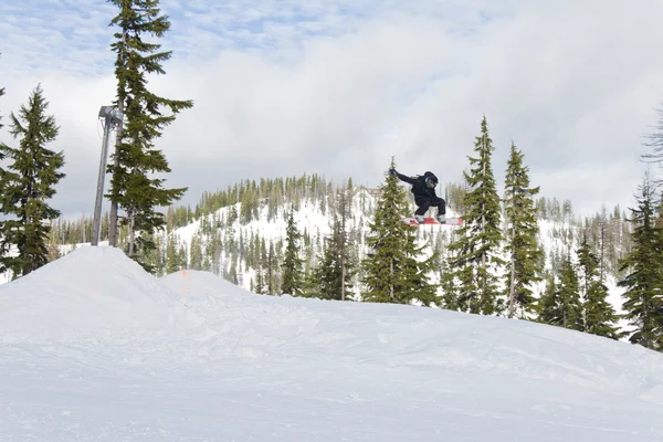 Salto de snowboarder — Fotografia de Stock