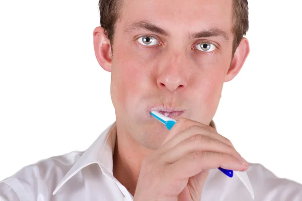 Adam dişlerini fırçalıyor. — Stok fotoğraf