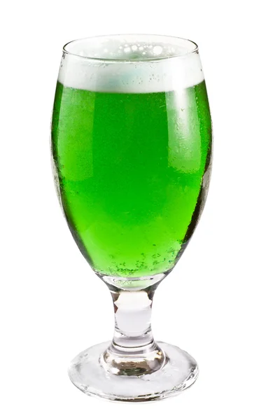 Cerveza verde sobre blanco — Foto de Stock