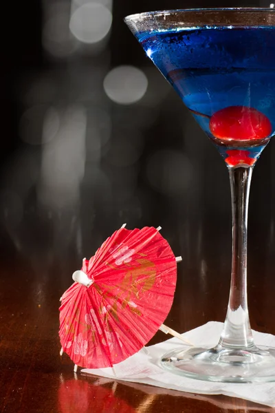 Elektrisk blå saft martini — Stockfoto