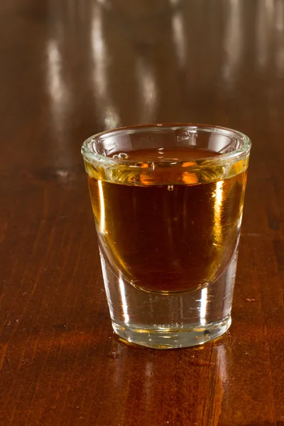 Un bicchierino di whisky — Foto Stock
