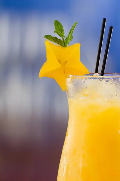 Cocktail de jus tropicaux frais — Photo
