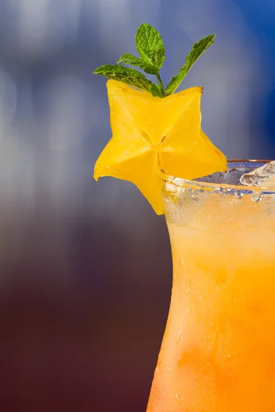 Frischer Tropensaft-Cocktail — Stockfoto