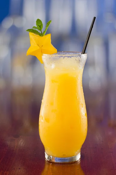 Cocktail di succo tropicale fresco — Foto Stock