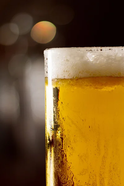 Soğuk bir bira bir kupa — Stok fotoğraf