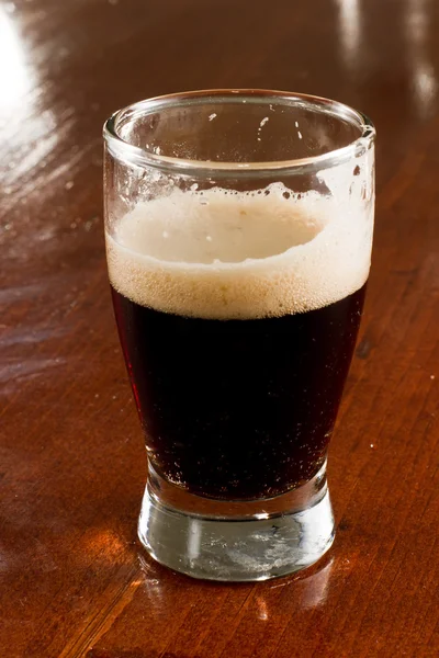 Tmavé pivo — Stock fotografie