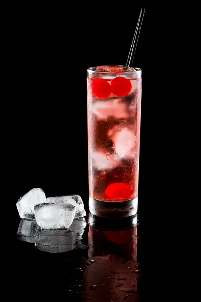 Glittrande rött cocktail — Stockfoto