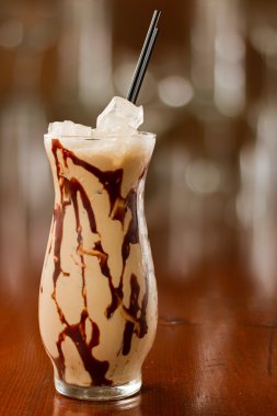 çamur slayt kokteyl