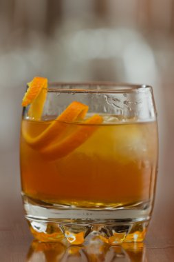 -buzlu Portakal likörü