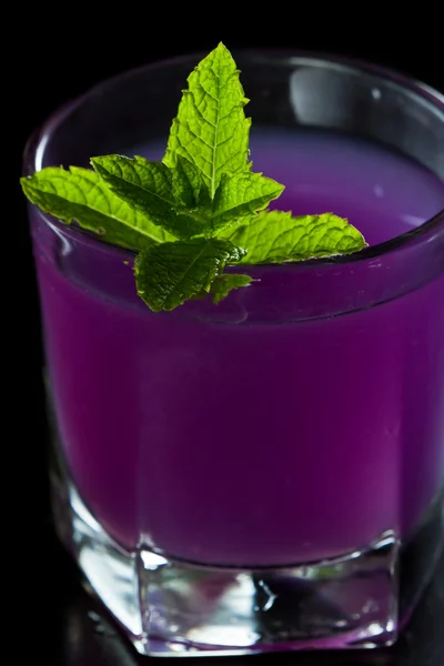 Фіолетовий коктейль — стокове фото