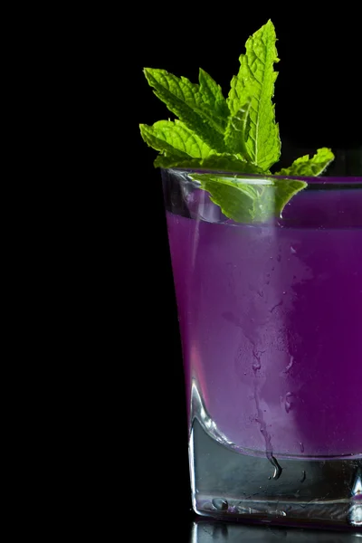 Фиолетовый коктейль — стоковое фото