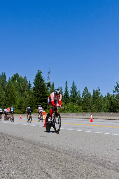 Joe umphenour beim coeur d 'alene ironman cycling event — Stockfoto