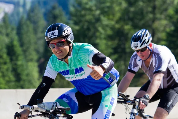 Gonzalo Armendariz no Coeur d 'Alene Ironman ciclismo — Fotografia de Stock