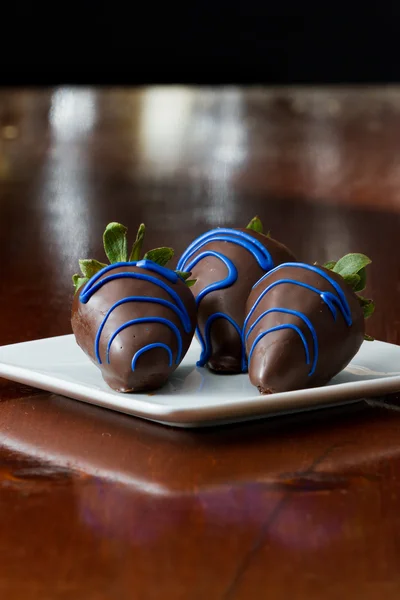 Met chocolade bedekte aardbeien — Stockfoto