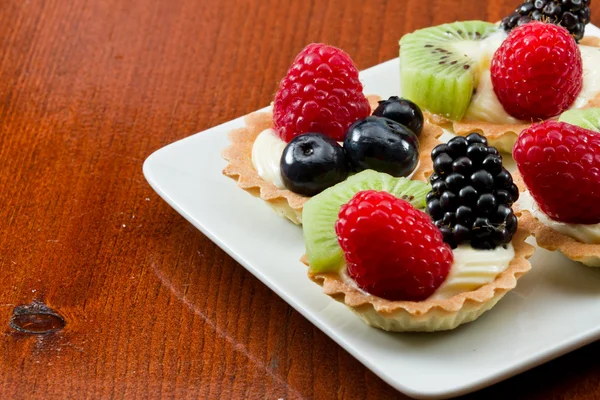 Mini tortas de frutas frescas — Fotografia de Stock