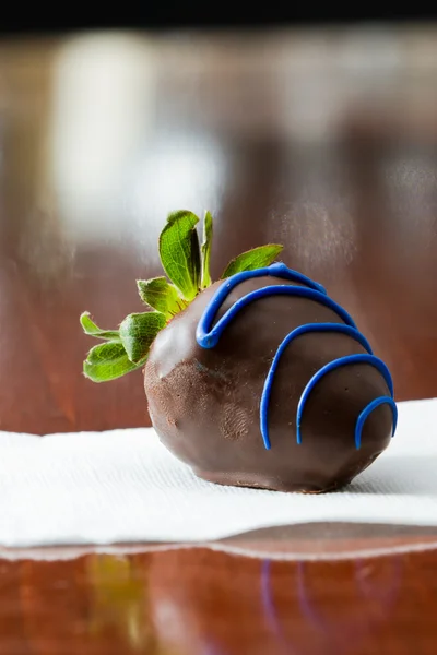 Fragola ricoperta di cioccolato — Foto Stock