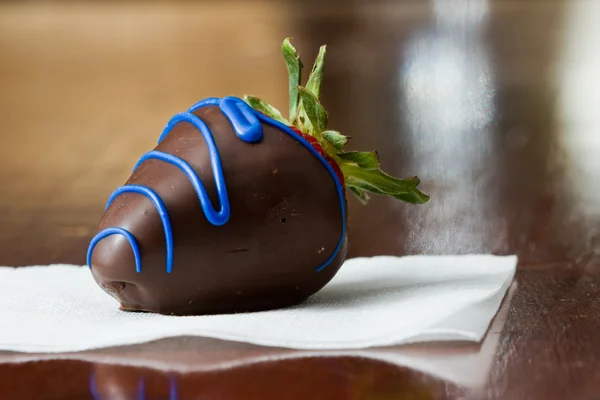 Chocolade overdekte aardbei — Stockfoto