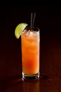 Madras, votka, kızılcık ve portakal suyu