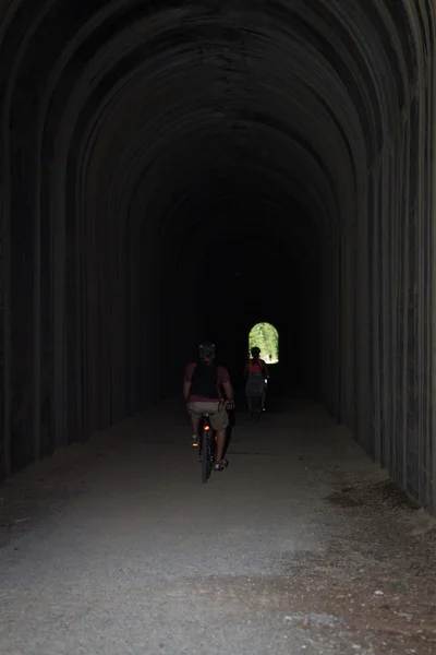 Ciclismo no túnel — Fotografia de Stock