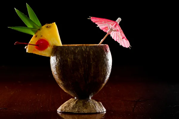 Bebida tropical de coco —  Fotos de Stock