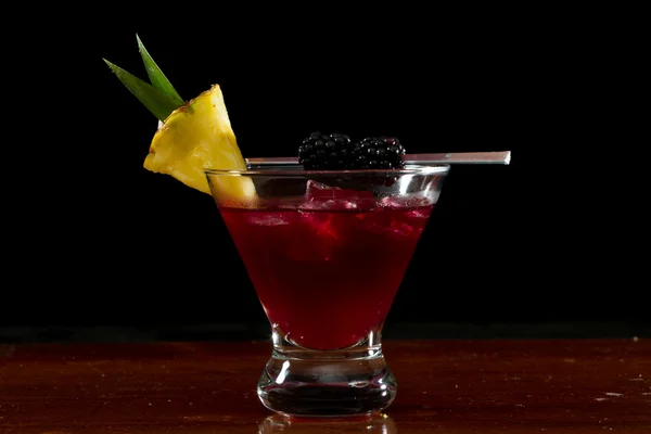 Cocktail met vers fruit — Stockfoto