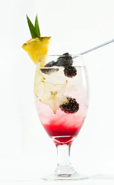 Cocktail met vers fruit — Stockfoto