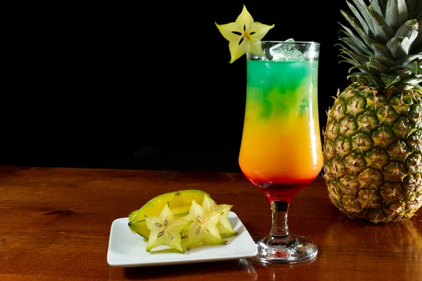 Tropiska carambola drink — Stockfoto