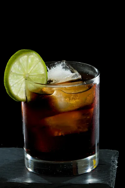 Rum en cola — Stockfoto