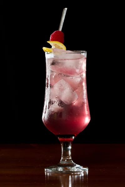 Refreshing raspberry lemonade — Stock Photo, Image