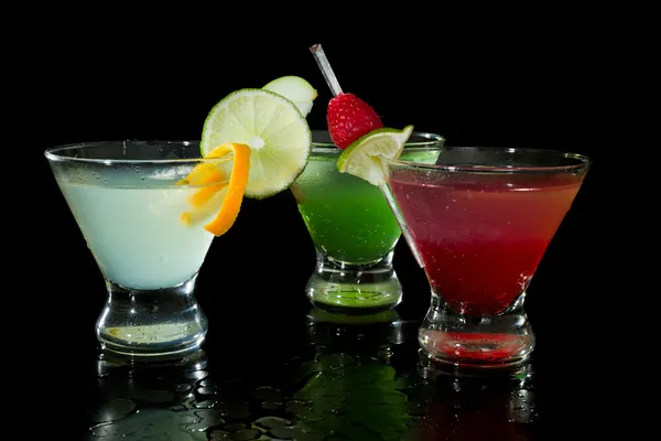 Färgglada fruktiga drinkar — Stockfoto