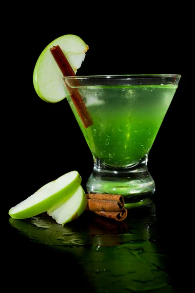 Зелене яблуко мартіні — стокове фото