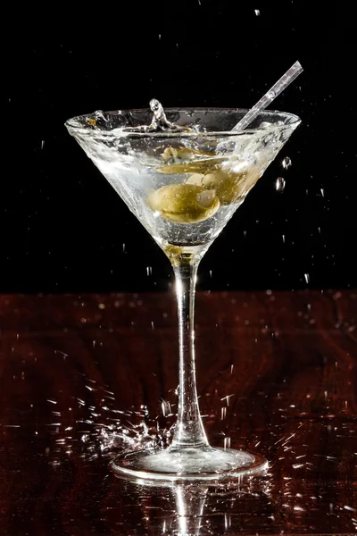 Rozpryskiwania martini oliwki — Zdjęcie stockowe
