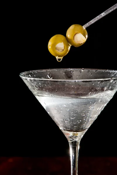 Martini com azeitonas — Fotografia de Stock