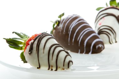 çikolata kaplı çilekler