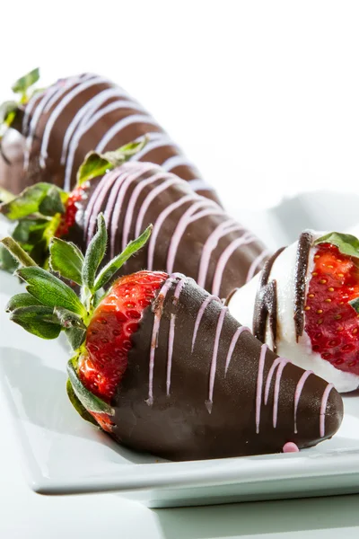 Met chocolade bedekte aardbeien — Stockfoto