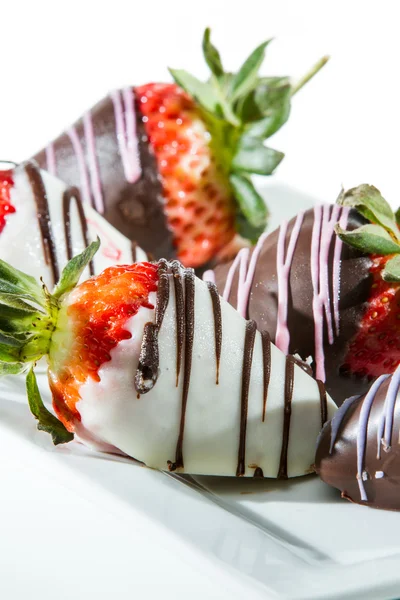 Met chocolade bedekte aardbeien — Stockfoto