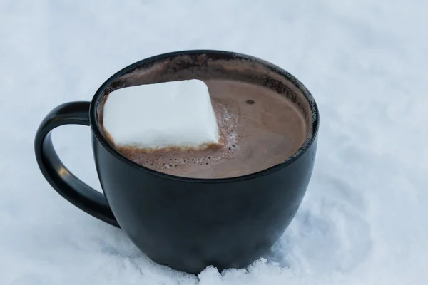 Hot cocoa in snow — Stock Photo, Image