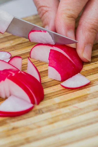 Slicing fresh radishes — Stock Photo, Image