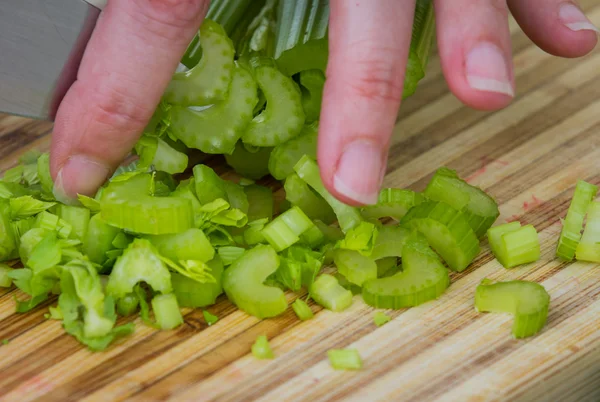 Slicing celery — Stock Photo, Image