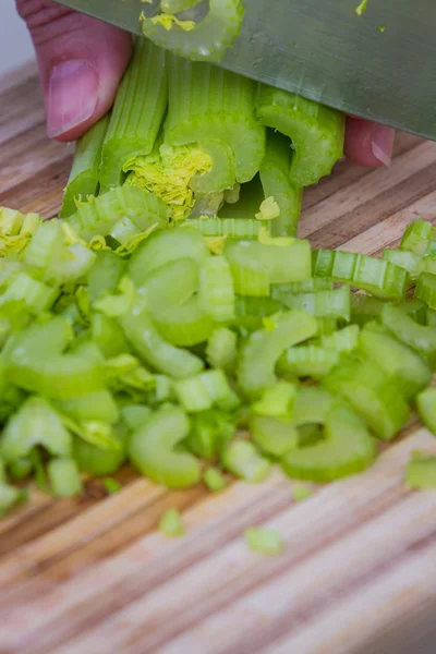 Slicing celery — Stock Photo, Image