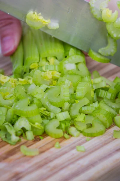 Slicing celery — Stock Photo, Image